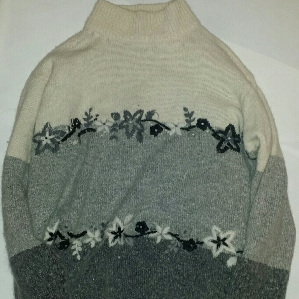 Grey white flower turtleneck sweater